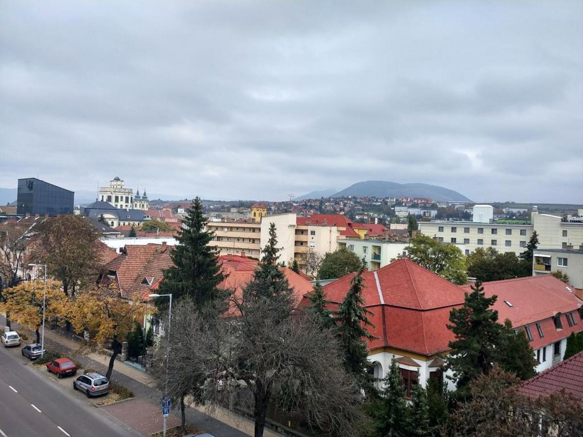 Agria Residence Eger Bagian luar foto